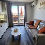 Cosy Avec Terrasse * LʼÎle-Rousse