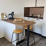 Cosy Avec Terrasse Apartman