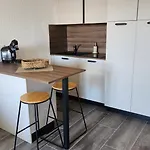 Cosy Avec Terrasse Apartman