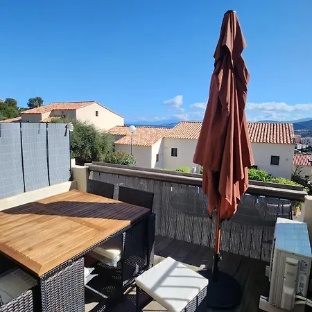 Cosy Avec Terrasse * LʼÎle-Rousse